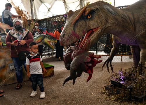 PAMERAN REPLIKA DINOSAUR DI IPOH