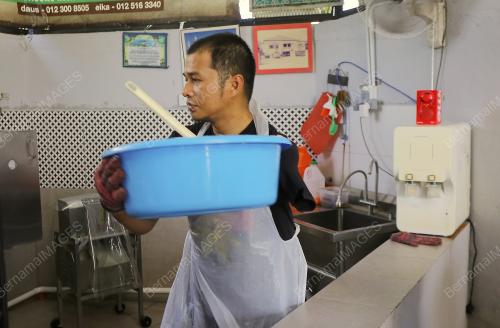 PEMILIK SANTAN M DARAT MOHD FIRDAUS ISMAIL