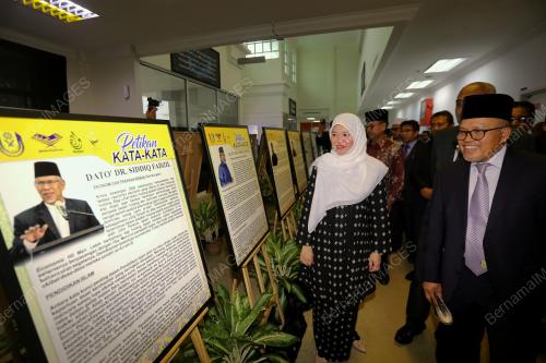 FADHLINA SIDEK