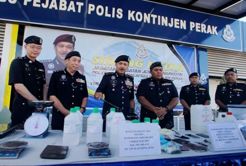 DATUK SERI MOHD YUSRI HASSAN BASRI