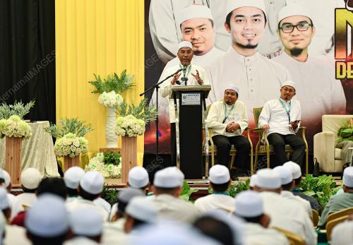 DATUK IDRIS AHMAD