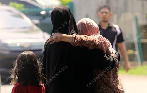 KELUARGA KEMALANGAN MAUT