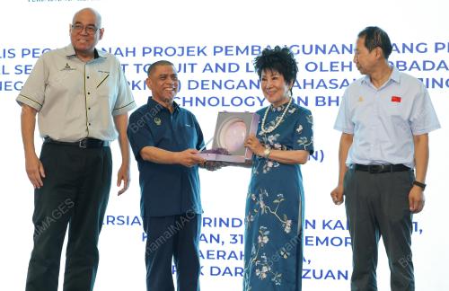 DATUK SERI SAARANI MOHAMAD