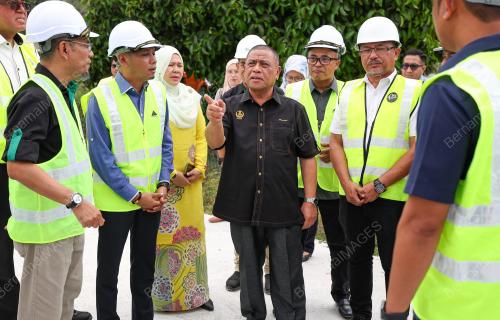 DATUK SERI SAARANI MOHAMAD