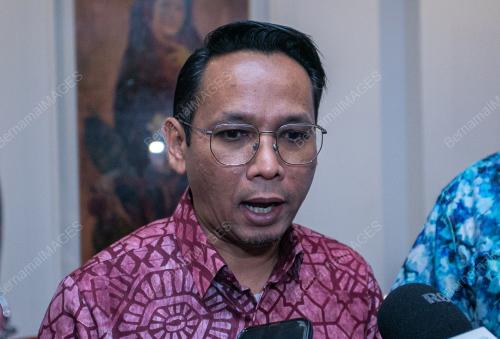 MOHD AZLAN HELMI
