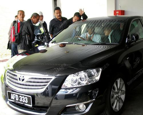 KERAJAAN PERAK TERIMA 9 BUAH TOYOTA CAMRY