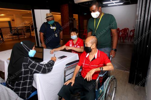 PEMBERIAN DOS PENGGALAK DI TAIPING MALL