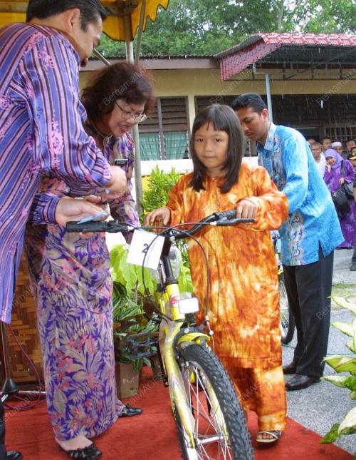 DATUK SERI RAFIDAH AZIZ