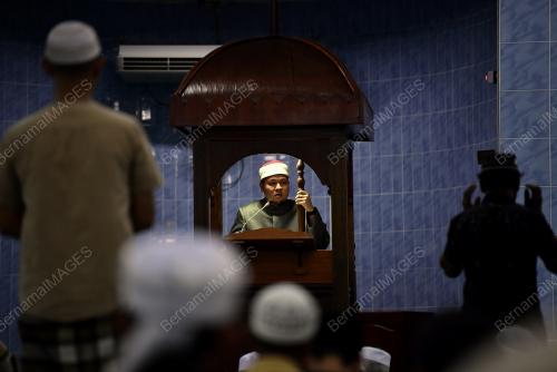 USTAZ MOHAMAD FITRI ADNAN
