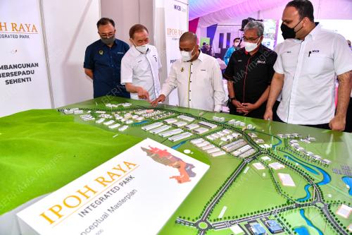 DATUK SERI SAARANI MOHAMAD