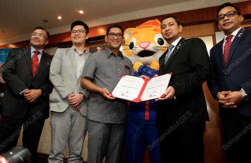 DATUK SERI AHMAD FAIZAL AZUMU