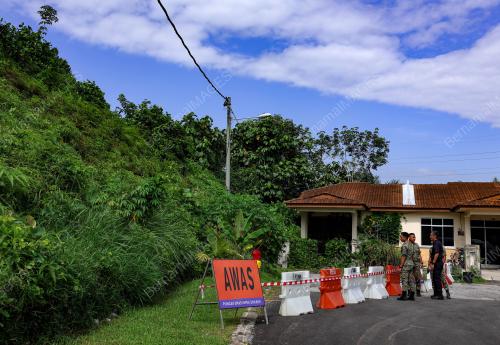 KEJADIAN RISIKO BENCANA TANAH RUNTUH