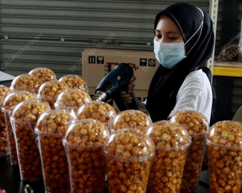 PENGUSAHA PERNIAGAAN POPCORN
