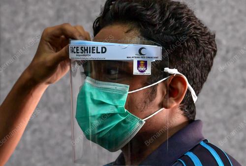 PENGHASILAN PPE DARI SUKARELAWAN UITM (COVID-19)