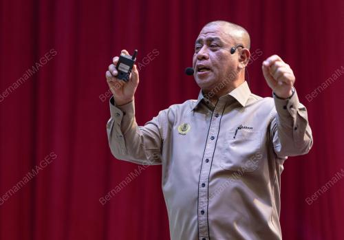 DATUK SERI SAARANI MOHAMAD