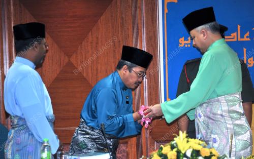 RAJA DR. NAZRIN SHAH