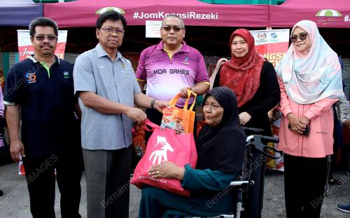 DATUK ASMUNI AWI