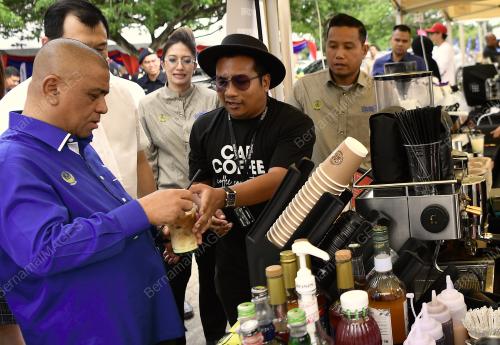 DATUK SERI SAARANI MOHAMAD