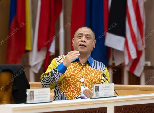 DATUK SERI SAARANI MOHAMAD
