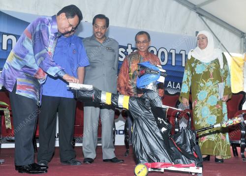 DR MOHD PUAD ZARKASHI