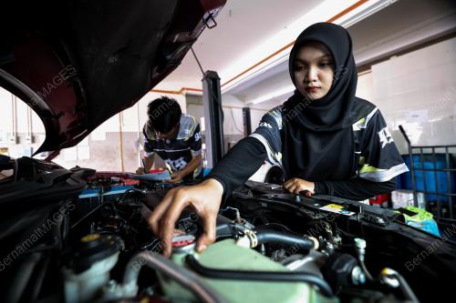 KHAIRIN QISSTINA