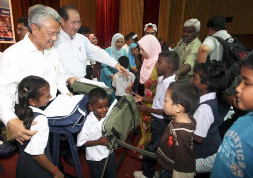 AHMAD HUSNI HANADZLAH