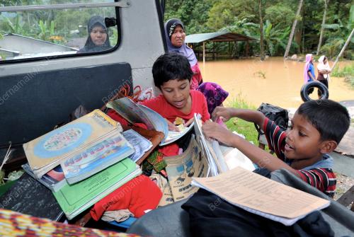 PK01_12042012_BANJIR
