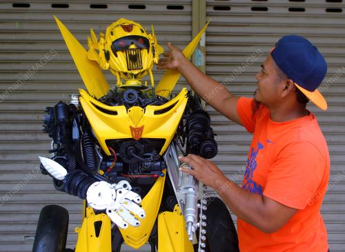 BINA REPLIKA ROBOT BUMBLEBLEE GUNA BARANG TERPAKAI