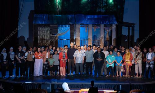 TEATER DATUK LAT