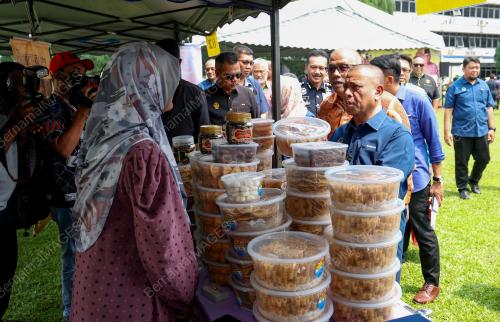 DATUK SERI SAARANI MOHAMAD