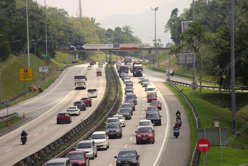 TINJAUAN ALIRAN TRAFIK PLUS DI PLAZA TOL TAPAH