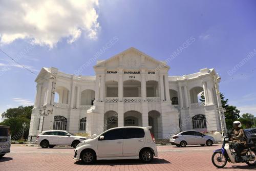 BANGUNAN DEWAN BANDARAN IPOH