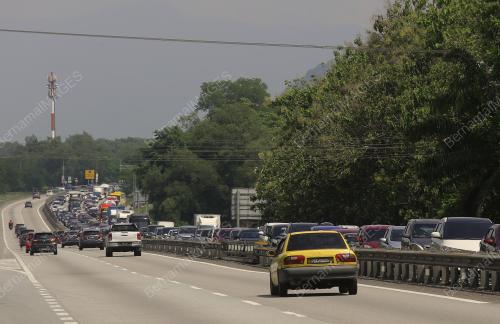 TINJAUAN ALIRAN TRAFIK PLUS DI PLAZA TOL GOPENG