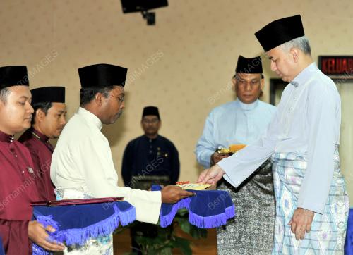 RAJA DR. NAZRIN SHAH