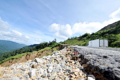 PK01_15072016_TANAH_RUNTUH