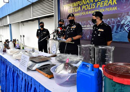 DATUK MIOR FARIDALATHRASH WAHID