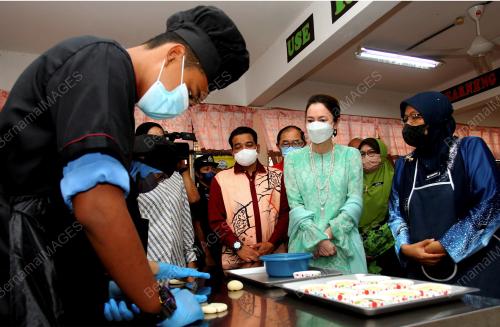 TUANKU ZARA SALIM