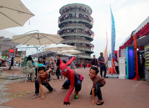 SPIDERMAN PENGHIBUR JALANAN