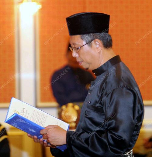 MOHD NIZAR JAMALUDDIN