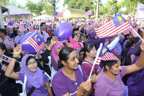 PK01_17032013_PURPLE_WALK