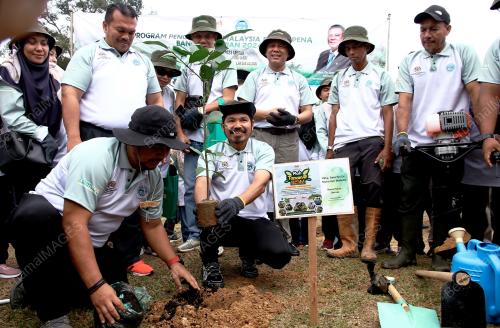 DATUK SERI DR MOHD UZIR MAHIDIN