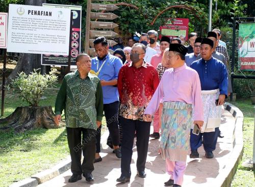 DATUK SERI SAARANI MOHAMAD