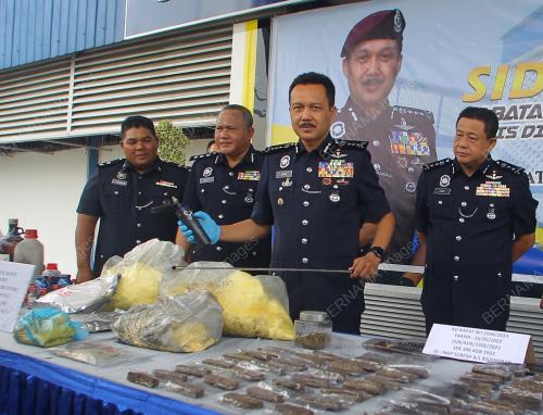 DATUK SERI MOHD YUSRI HASSAN BASRI