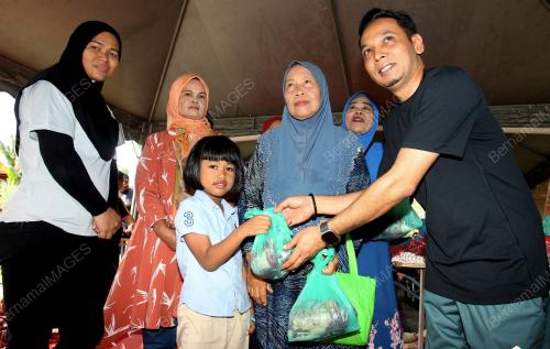 MOHD AZLAN HELMI