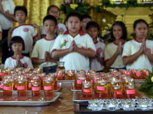 PK01_19052019_WESAK_BN201905180072