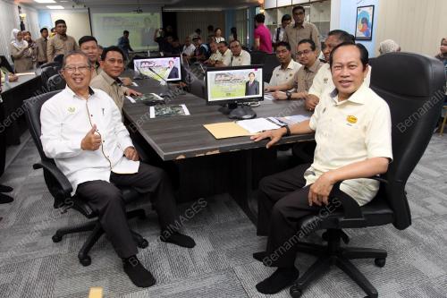 DATUK SERI AHMAD MASLAN