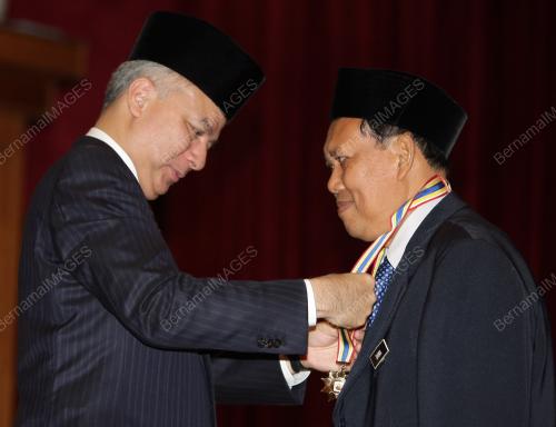 RAJA DR.NAZRIN SHAH