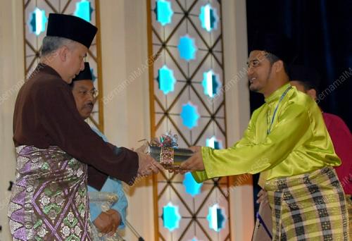 RAJA DR NAZRIN SHAH