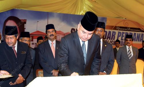 RAJA DR. NAZRIN SHAH