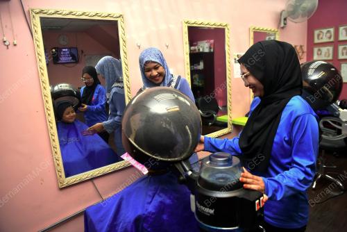 HUMAIRA MUSLIMAH SALON